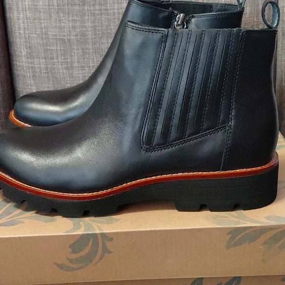 Sofft Women's Black Ankle Zip Boots with Brown Trim Size 8.5 - Picture 2 of 7